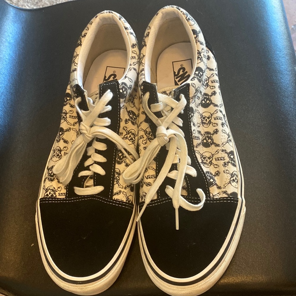 Vans Men’s Size 13 Skull and cross bone